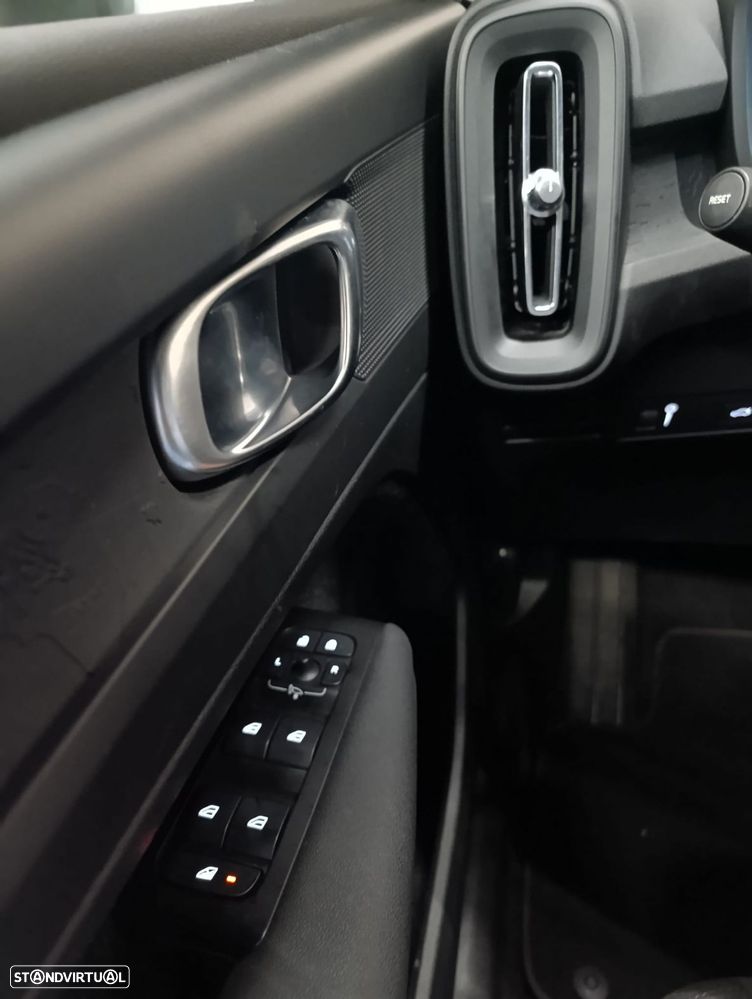 Volvo XC 40 1.5 T2 Momentum Geartronic - 19