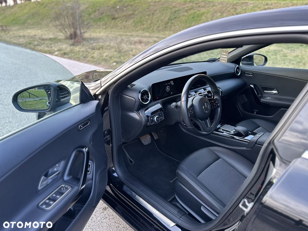 Mercedes-Benz CLA 180 7G-DCT - 11
