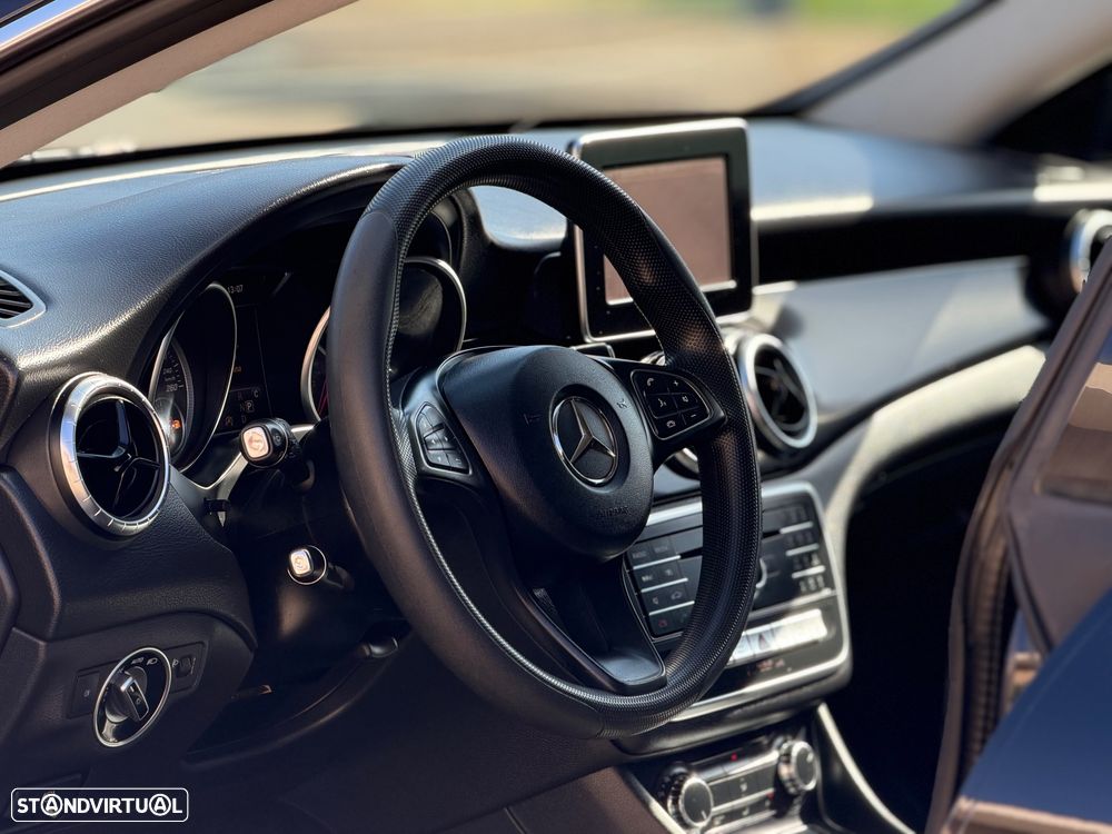 Mercedes-Benz CLA 200 d 7G-DCT Urban - 12