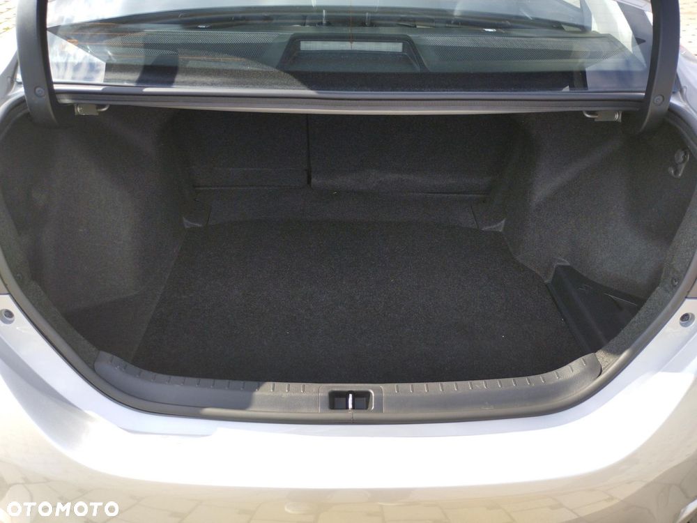 Toyota Corolla 1.6 Comfort - 12