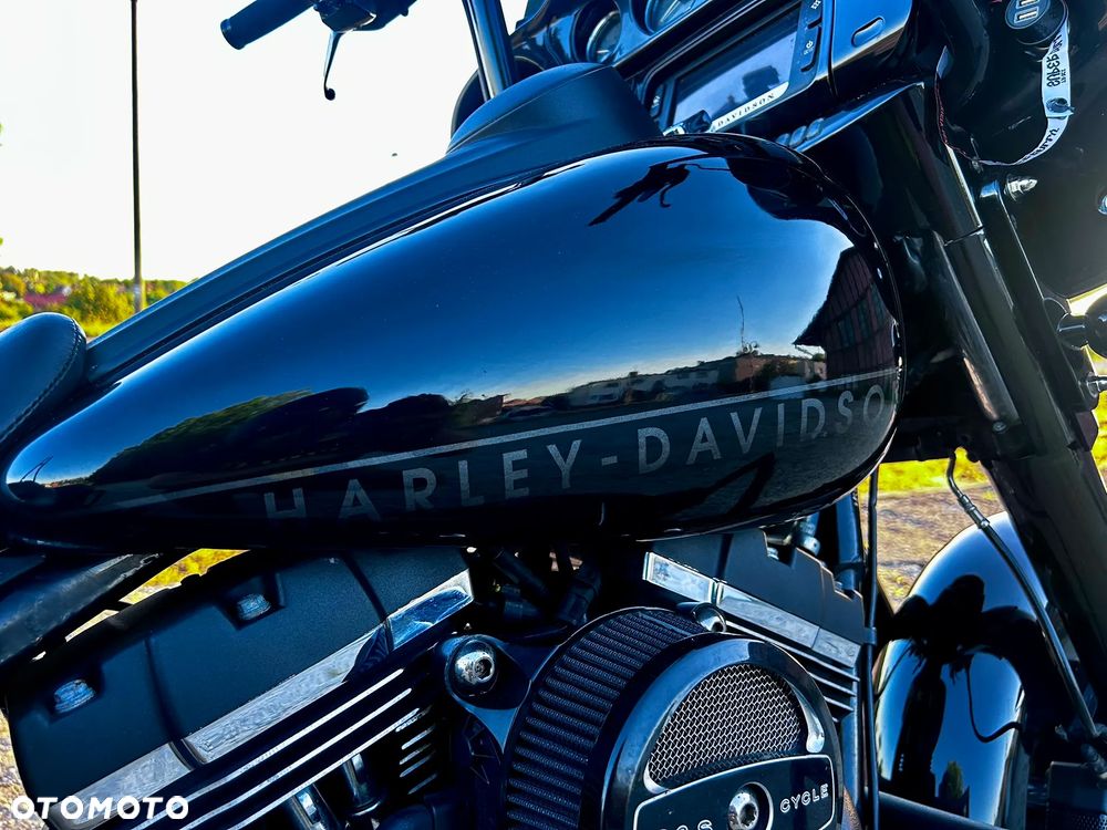 Harley-Davidson Touring Street Glide - 10