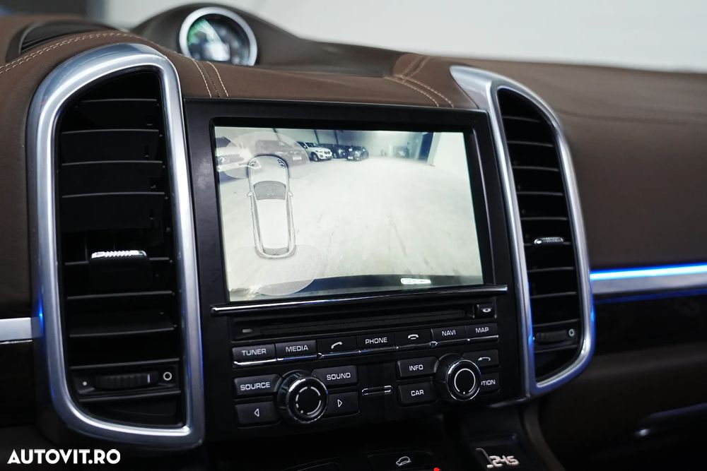 Porsche Cayenne 3.0 L - 26