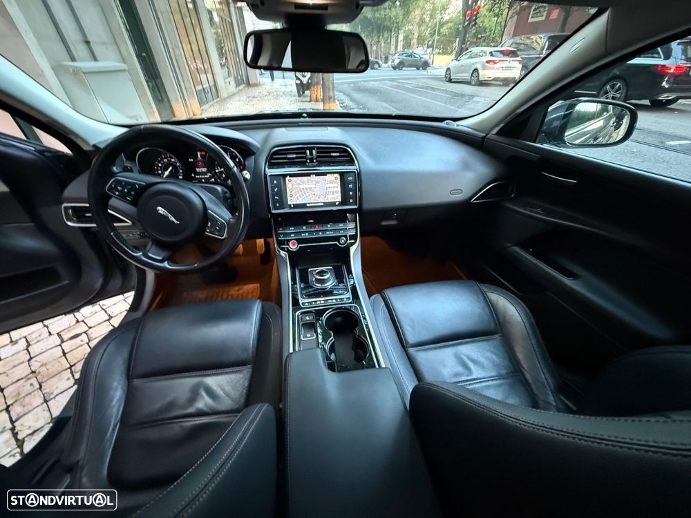 Jaguar XE 2.0 D Portfolio Aut. - 4