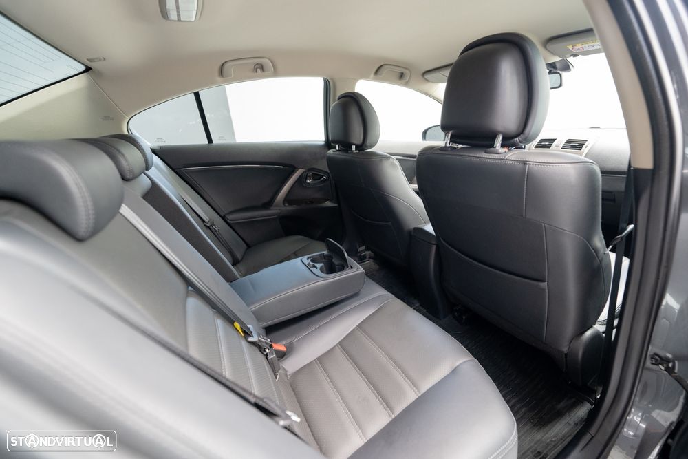 Toyota Avensis SD 2.0 D-4D Exclusive +Navi - 26