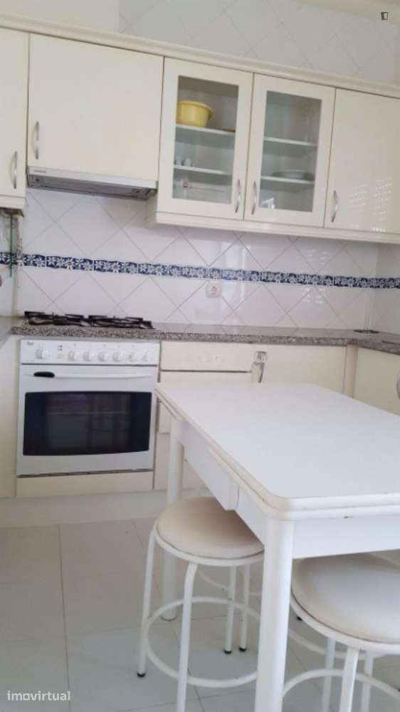 Quarto - localizado em Alto de São João Coimbra - Grande imagem: 3/12