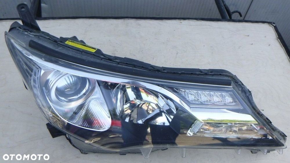Toyota Rav4 Reflektor Prawy - 1