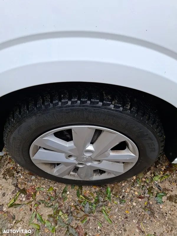 Dacia Logan TCe 90 Essential - 7