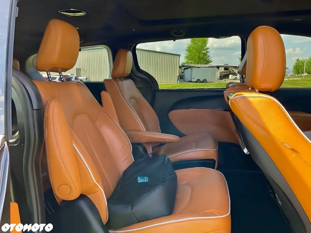 Chrysler Pacifica - 14