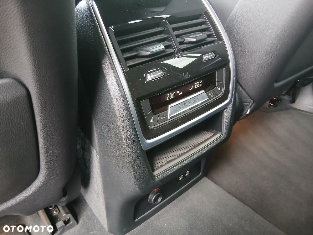 BMW X5 M M60i mHEV sport - 25