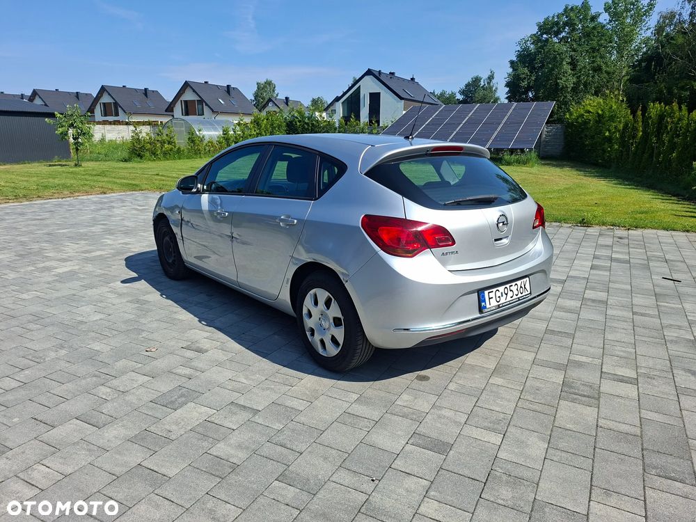 Opel Astra 1.4 T Essentia - 2
