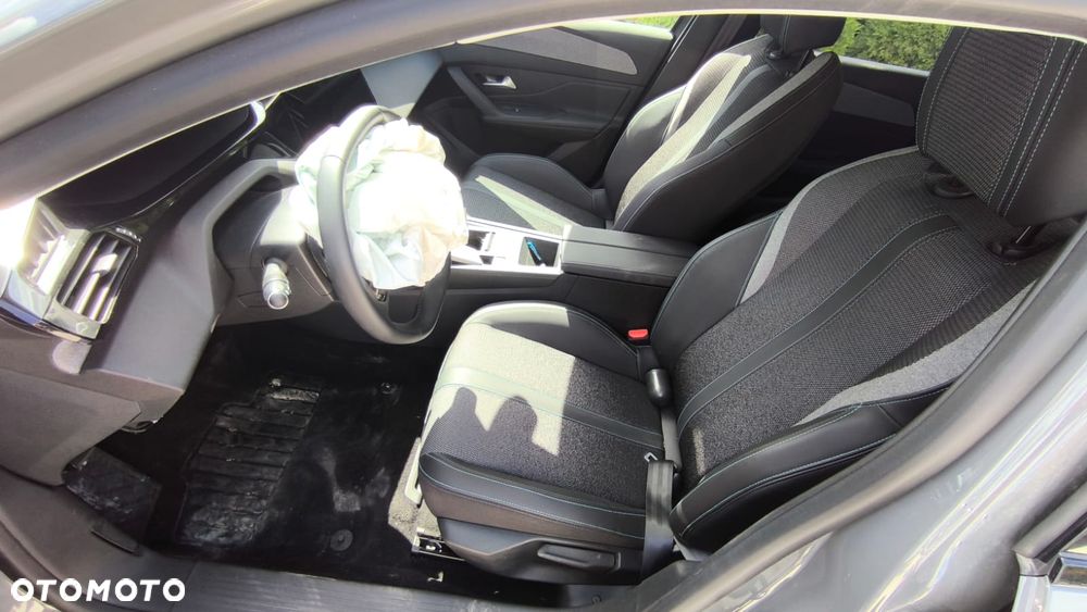 Peugeot 308 - 8