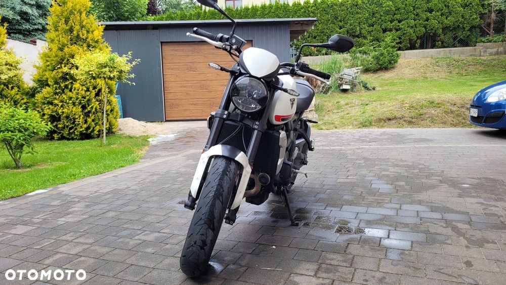 Triumph Trident - 1
