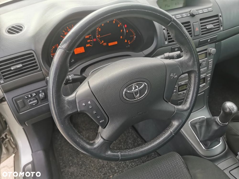 Toyota Avensis - 25