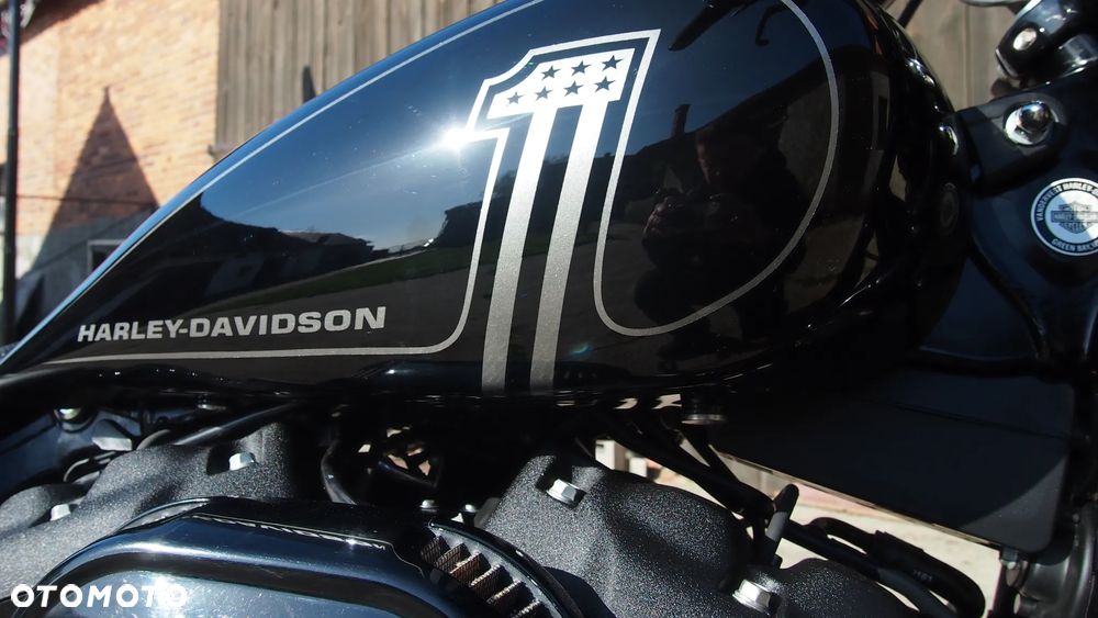 Harley-Davidson Softail Street Bob - 11