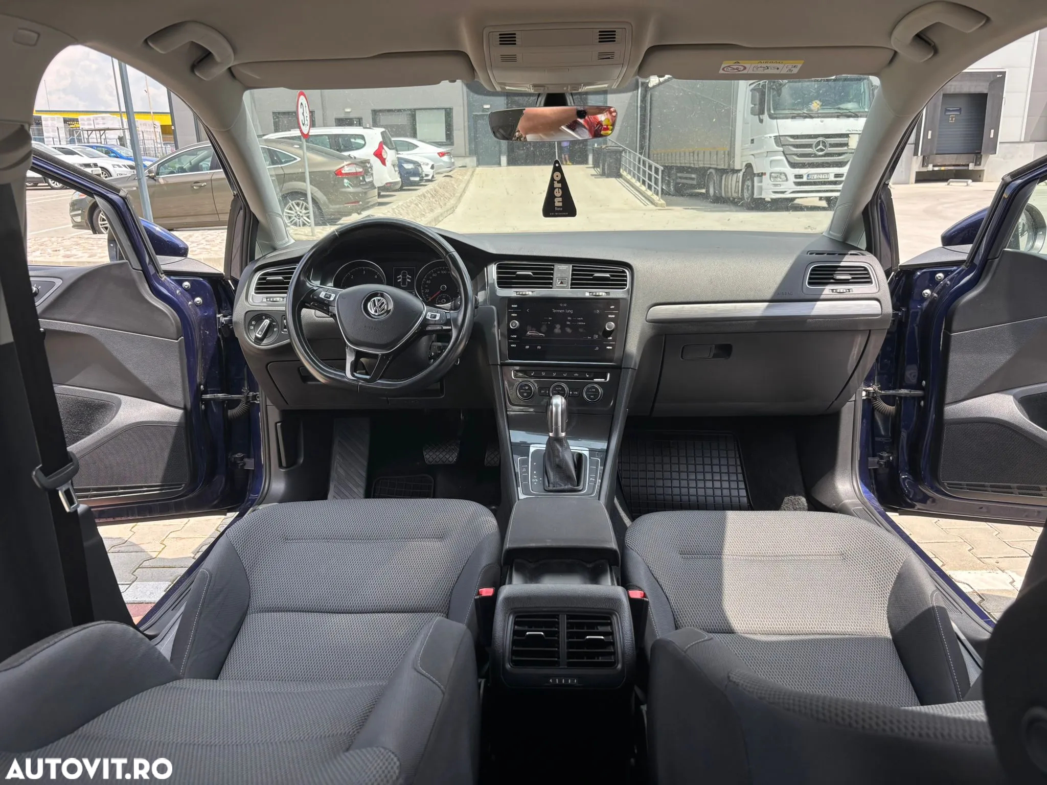 Volkswagen Golf - 11