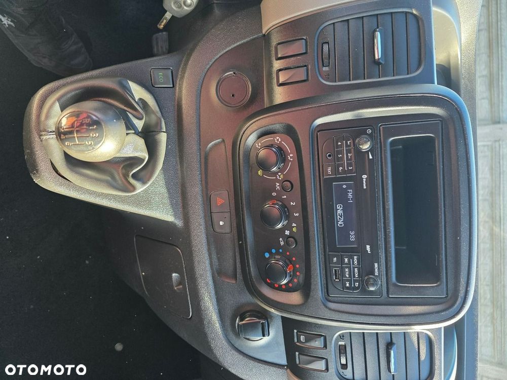 Renault Trafic - 25
