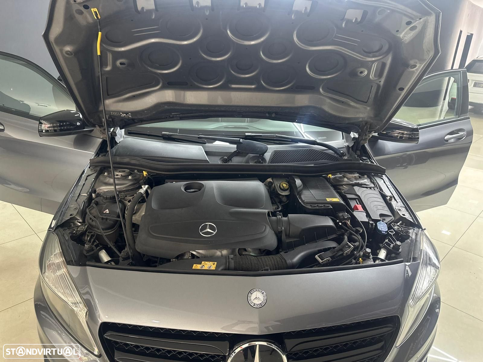 Mercedes-Benz A 180 AMG Line - 32