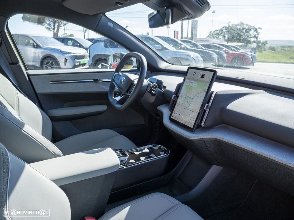 Volvo EX30 Single Motor Extended Range RWD Plus - 20