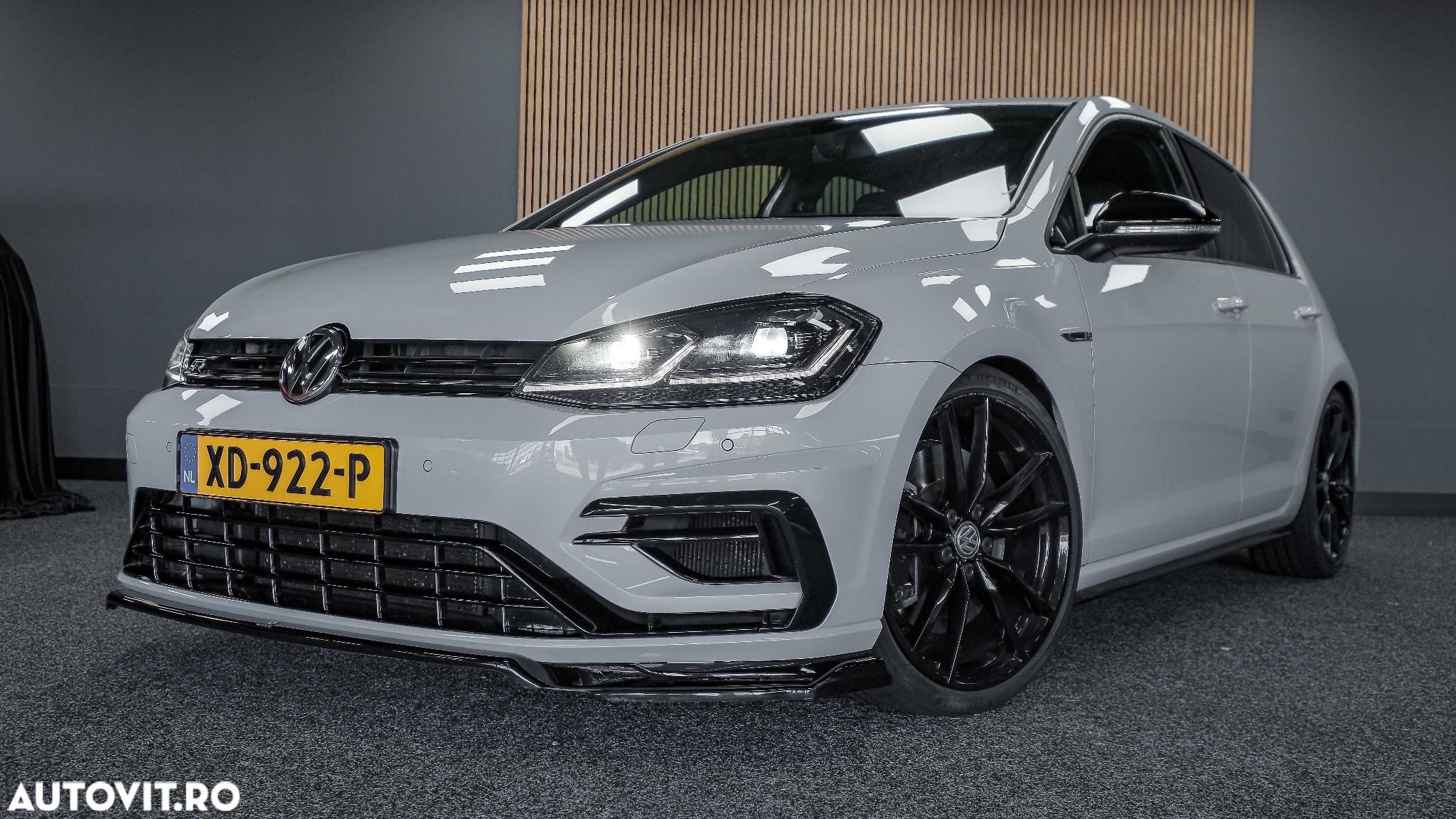 Volkswagen Golf 2.0 TSI DSG R - 1