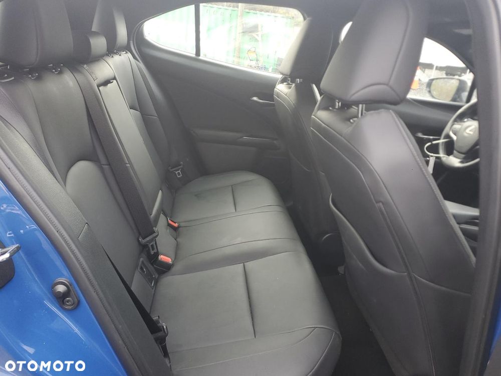 Lexus UX - 12