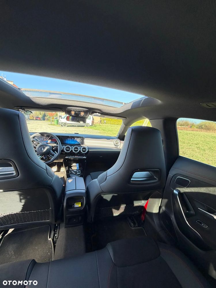 Mercedes-Benz CLA - 4