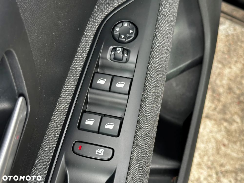 Peugeot 5008 1.2 PureTech Active S&S EAT6 - 24