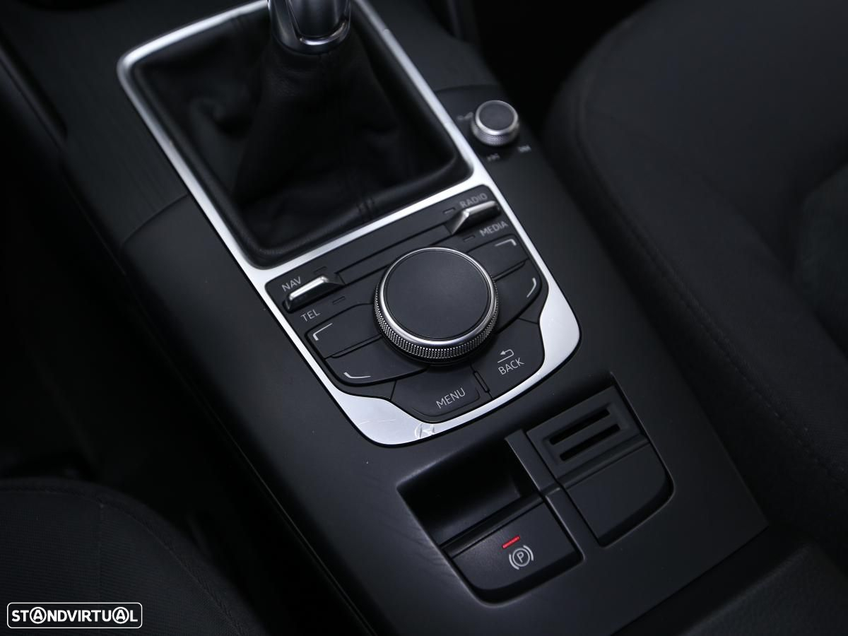 Audi A3 Limousine 1.6 TDI Business Line Attraction - 19