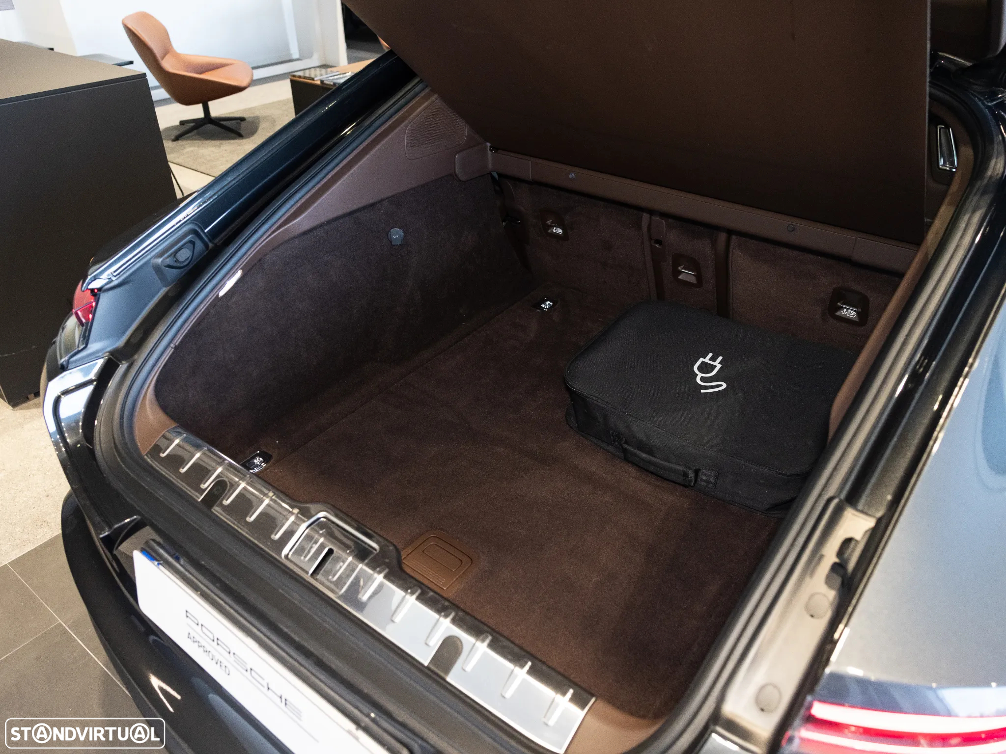 Porsche Panamera 4 E-Hybrid Platinum Edition - 13