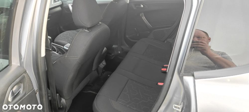 Peugeot 2008 1.6 BlueHDi Style - 8