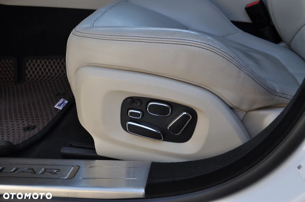 Jaguar XJ 3.0 V6 Kompressor Luxury - 32
