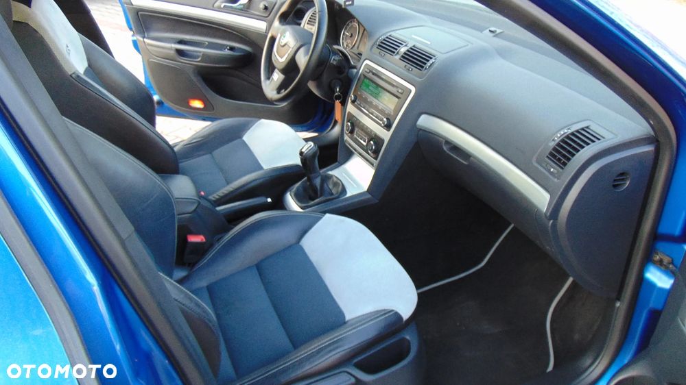 Skoda Octavia 2.0 TDI CR DPF RS - 13