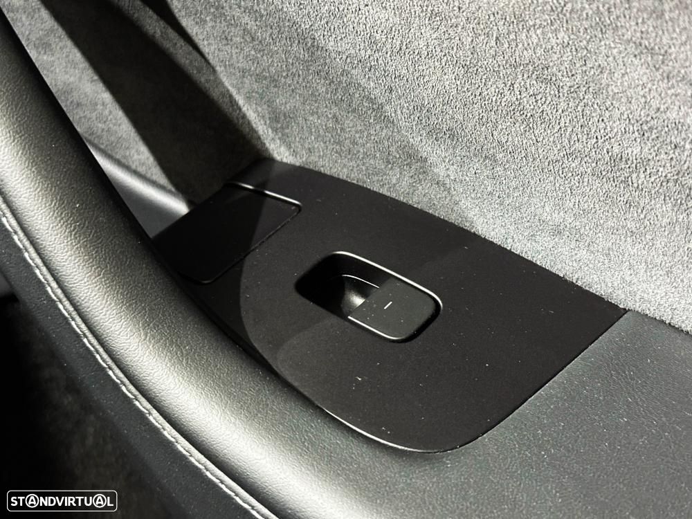 Tesla Model Y Long Range Dual Motor AWD - 34