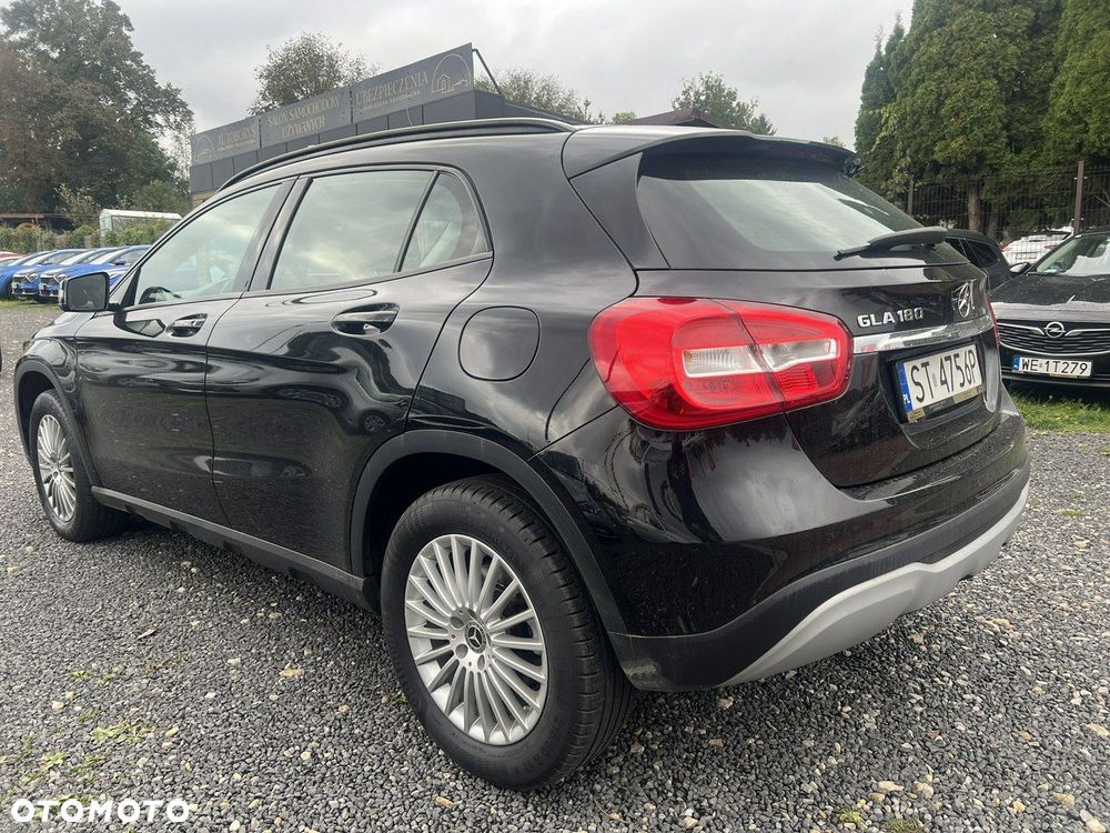 Mercedes-Benz GLA 180 7G-DCT - 4