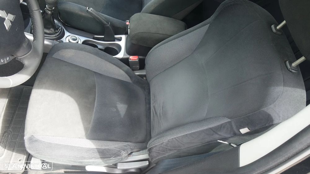 Mitsubishi Outlander 2.0 DI-D Intense 4WD - 12