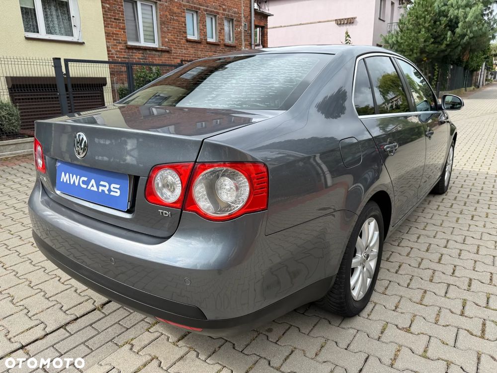 Volkswagen Jetta 1.9 TDI DSG Comfortline - 5
