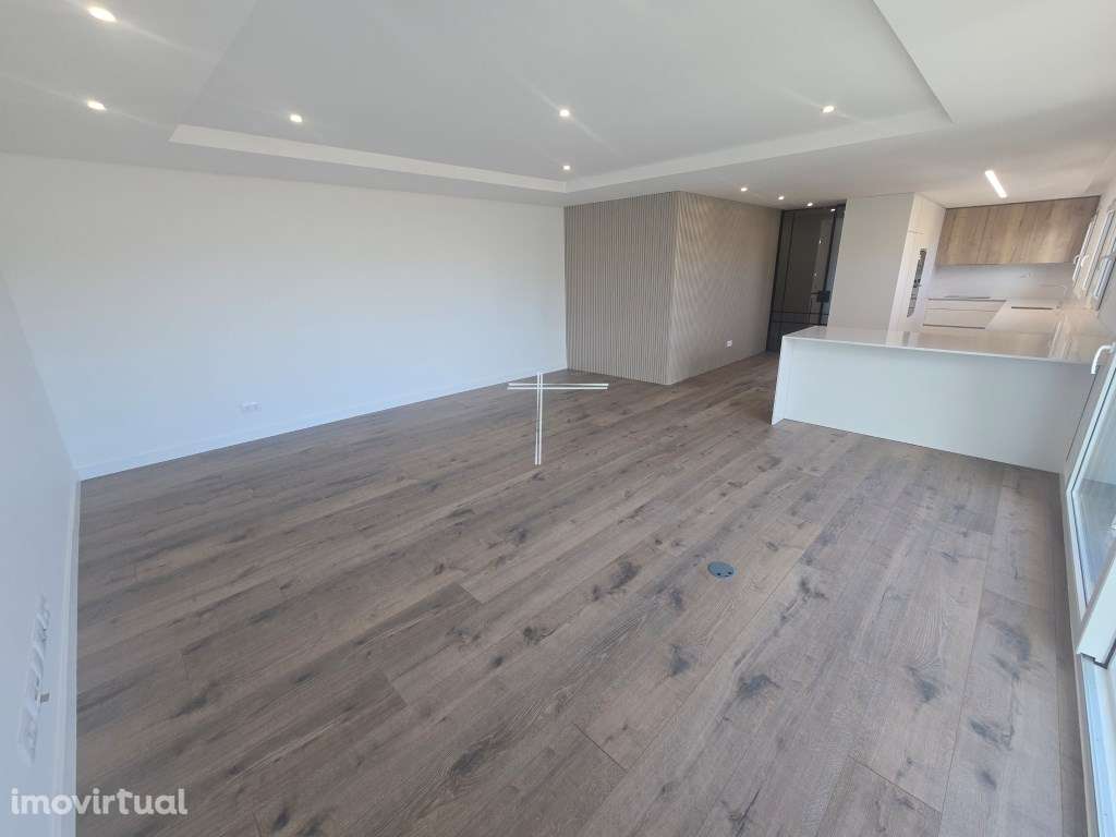 Apartamento T3, com terraço e parqueamento - Quinta do Desembargador - Grande imagem: 4/33