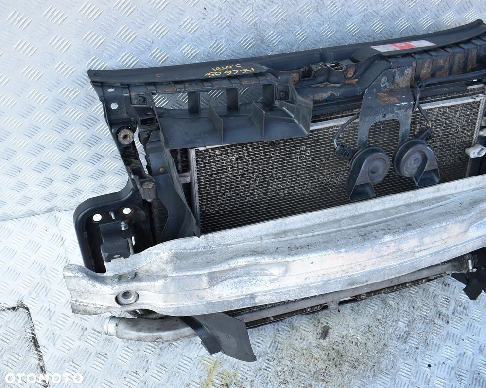 PAS PRZEDNI WZMOCNIENIE CHŁODNICE AUDI A6 C6 3.0TDI - 2