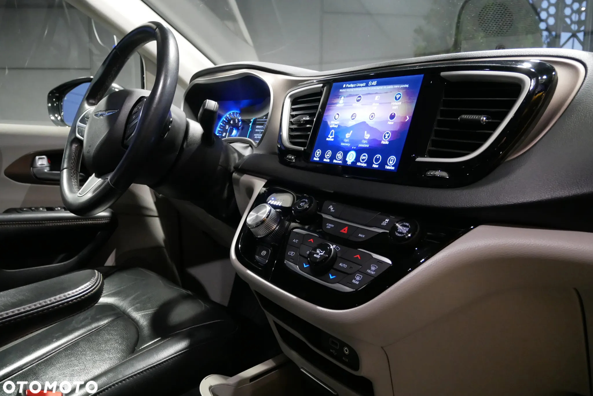 Chrysler Pacifica - 33