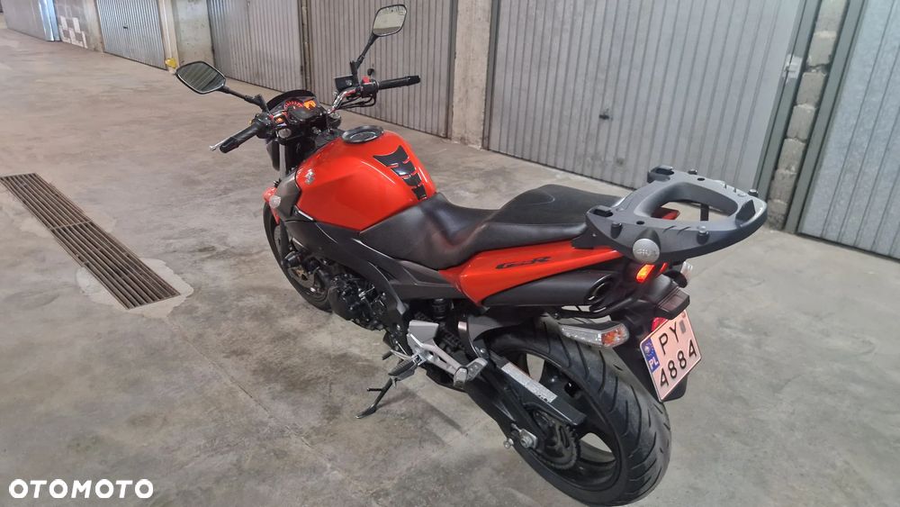 Suzuki GSR - 9