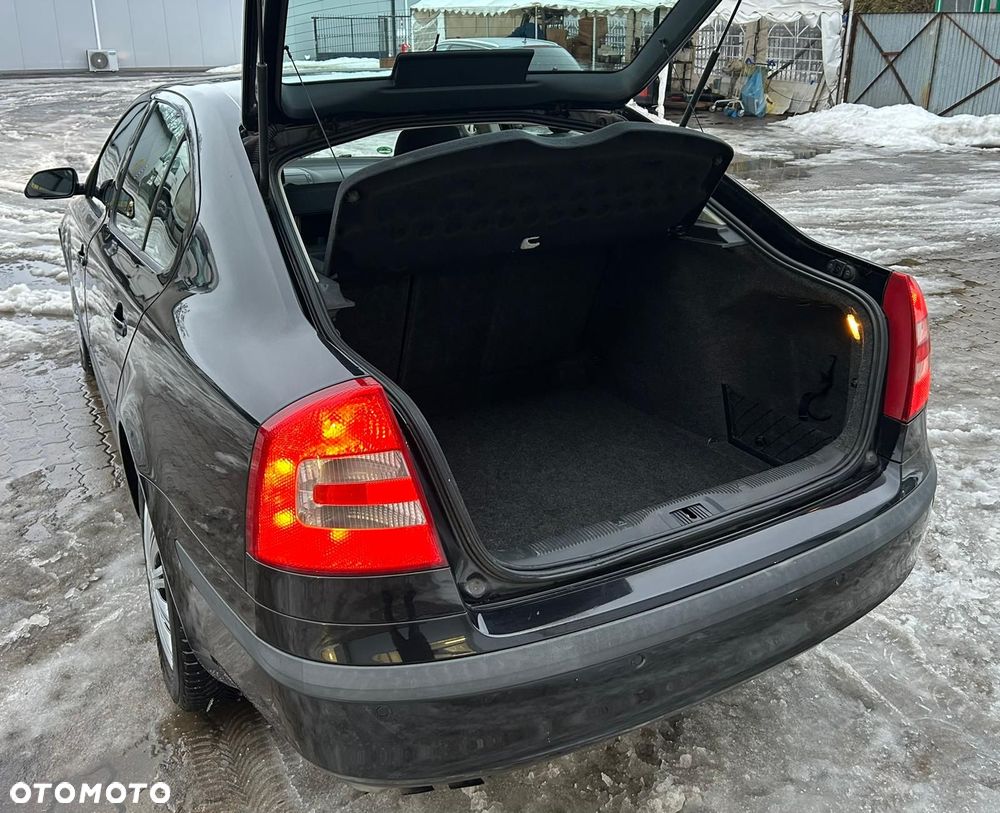 Skoda Octavia 2.0 FSI Ambiente - 24