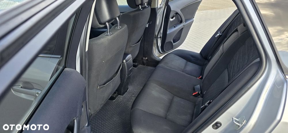 Toyota Avensis 2.0 D-4D Sol - 16