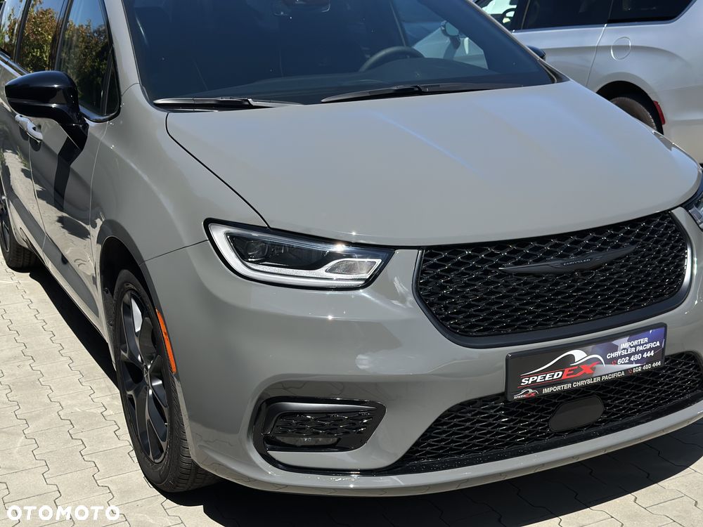 Chrysler Pacifica - 5