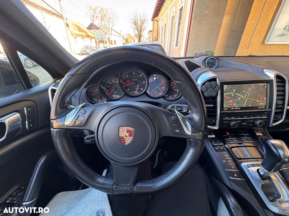 Porsche Cayenne Platinum Edition - 18