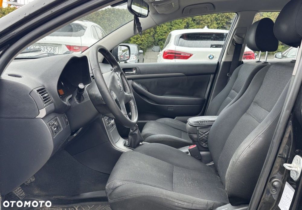 Toyota Avensis - 5
