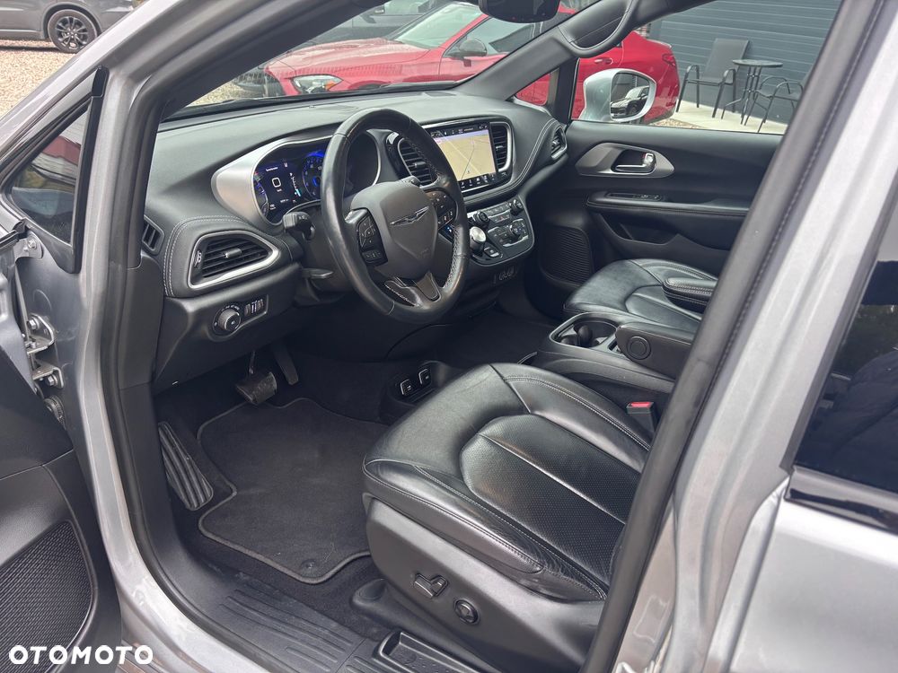 Chrysler Pacifica - 15