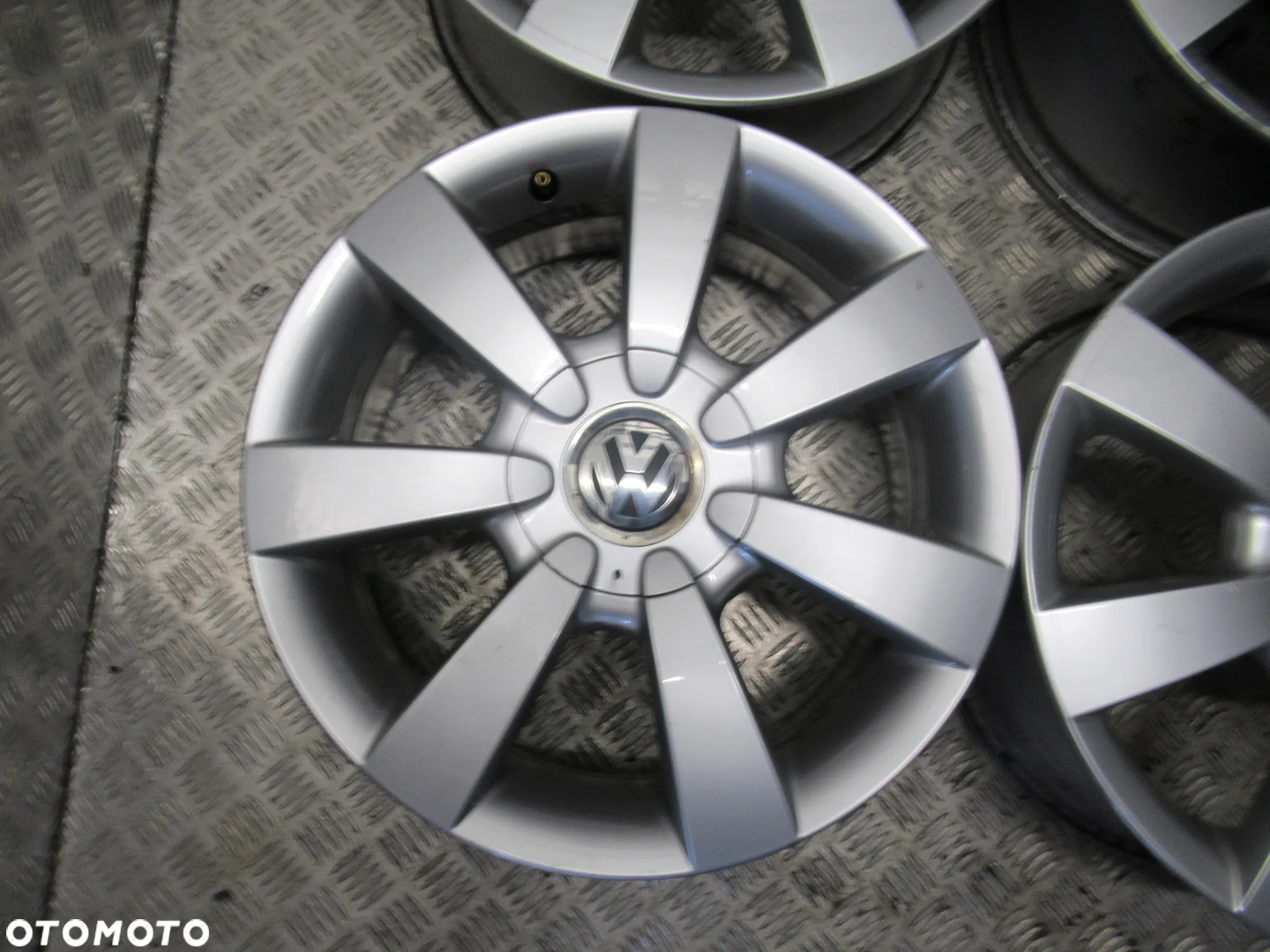 Felgi Vw New Beattle Gplf IV Taigo T-Cross 6,5Jx16 et42 5x100 - 6