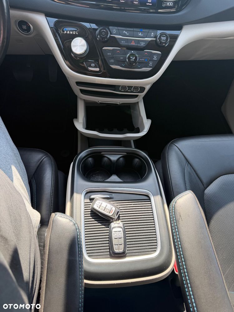 Chrysler Pacifica - 35