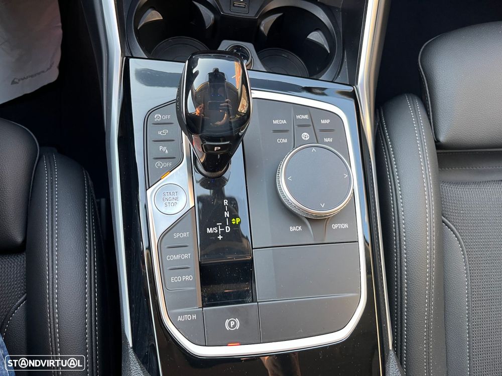 BMW 320 d xDrive Aut. Sport Line - 24