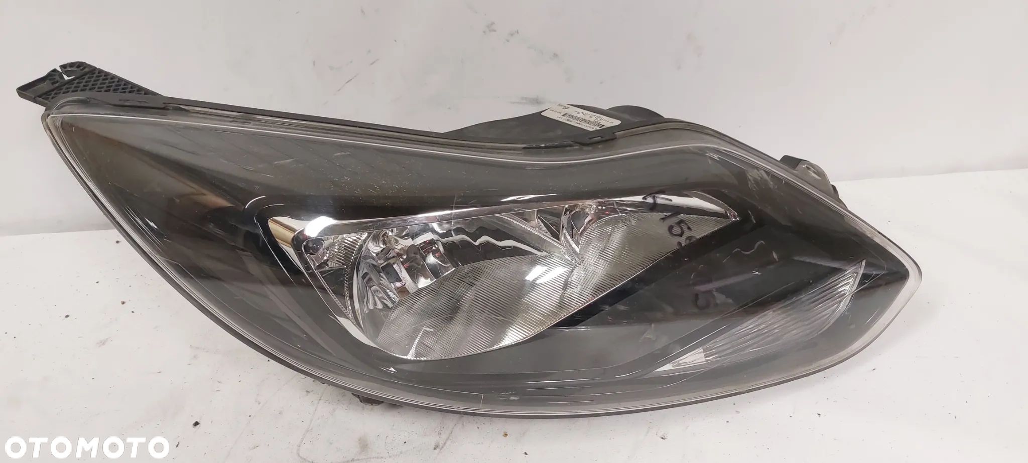 .  LAMPA PRZOD PRZEDNIA PRAWA FORD FOCUS MK3 - 1