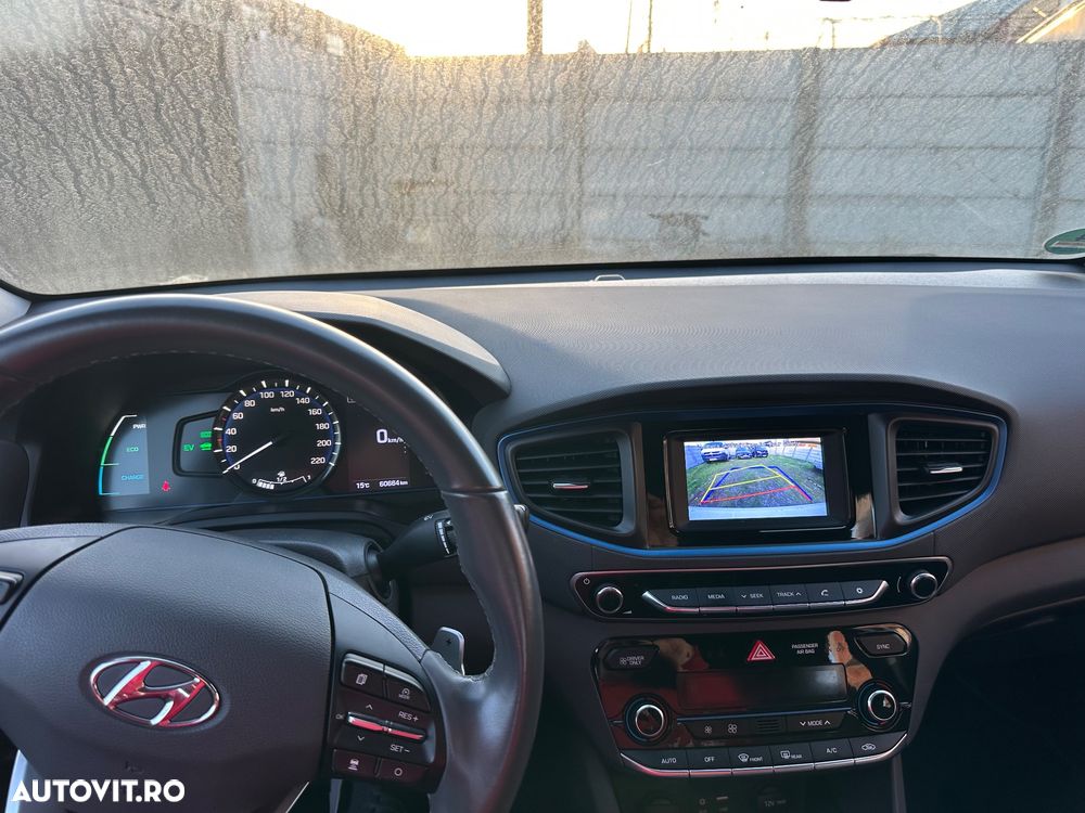 Hyundai IONIQ - 8